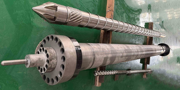 Шнековая пара Ф240мм для ТПА Engel готова